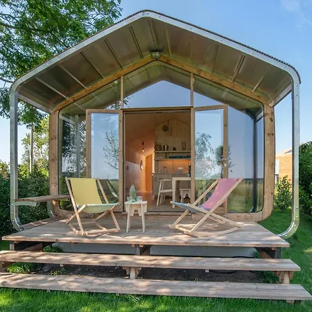 Holiday home Met Uitzicht Op De Polder Aan Het Water