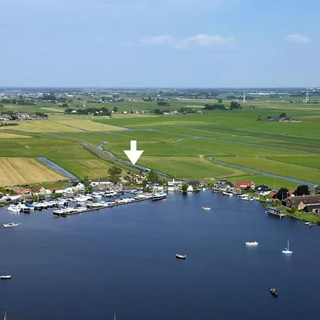 Met Uitzicht Op De Polder Aan Het Water Holiday home Oud Ade