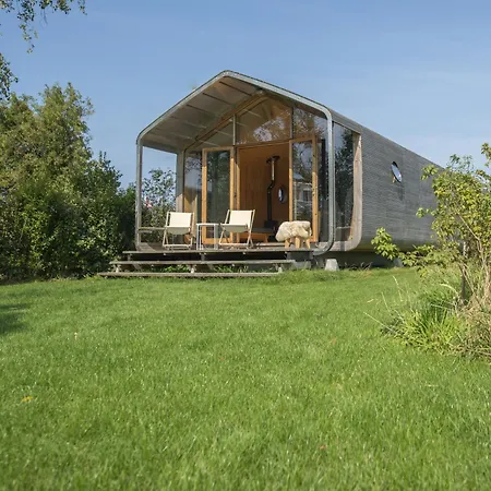 Met Uitzicht Op De Polder Aan Het Water Holiday home Oud Ade