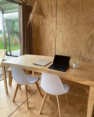 Holiday home Met Uitzicht Op De Polder Aan Het Water Oud Ade
